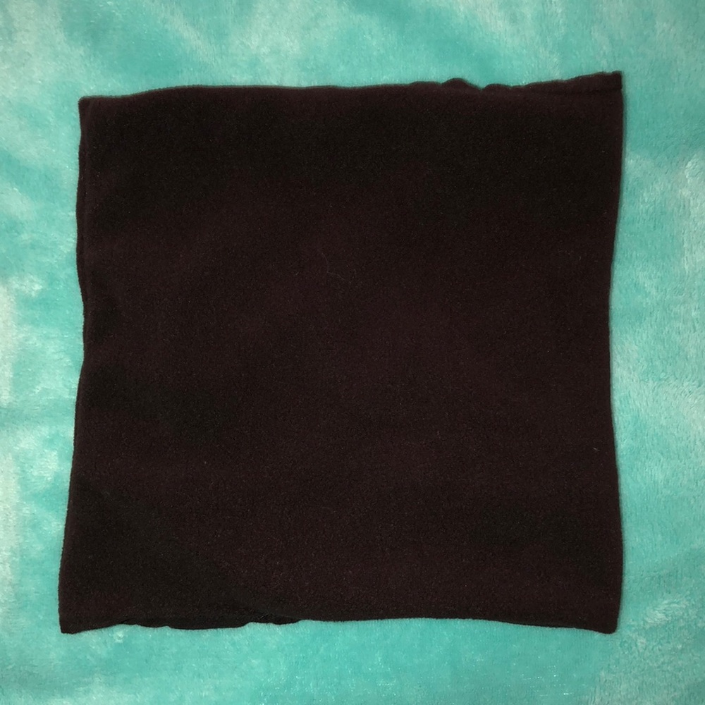 Black neck warmer good for skiing